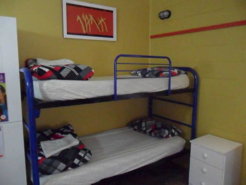 Bateman Bay Holiday Park & Batemans Bay YHA - Accommodation Cooktown 3