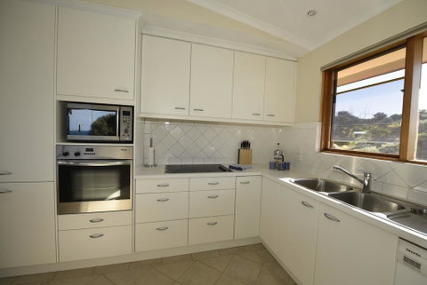 Baudin House - Accommodation Cooktown 2