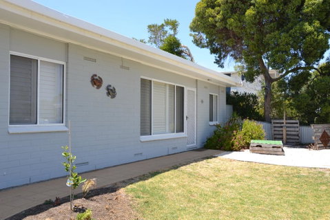 Bay Breeze Cottage - Accommodation Cooktown 1