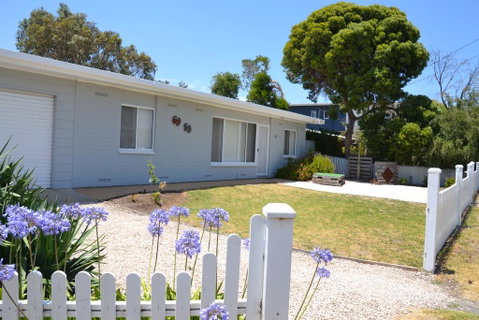 Bay Breeze Cottage - Accommodation Cooktown 0