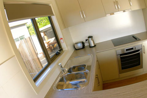 Bay Of Islands Apartments - Accommodation Cooktown 3