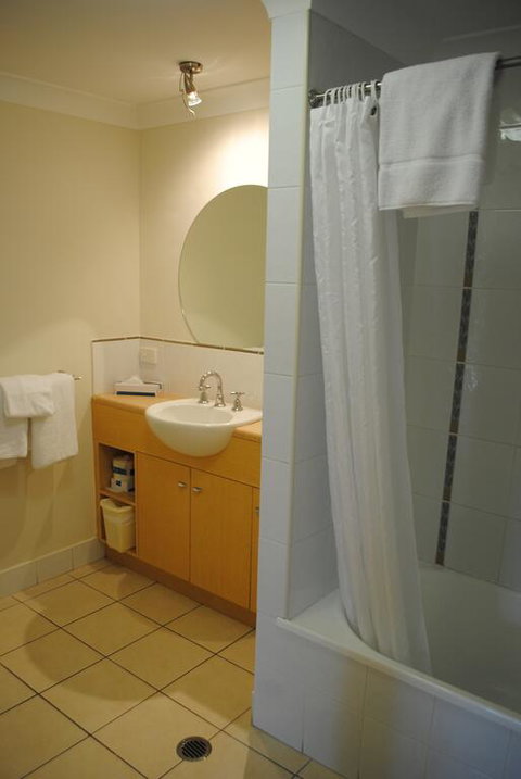 Bay Village Tropical Retreat & Apartments - Accommodation Cooktown 3