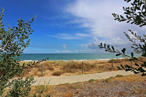 Beach Cottage In The Heart Of Mandurah - Accommodation Cooktown 2