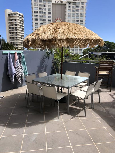 Beach Side Ocean Burleigh Heads 3 Bedroom Family Accomodation - Accommodation Cooktown 1