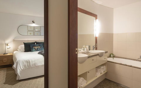 Beach Suites - Accommodation Cooktown 1