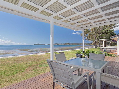 Beached Inn' 93 Foreshore Drive - Spacious Beach Front House - Accommodation Cooktown 0