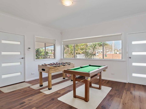 Beached Inn' 93 Foreshore Drive - Spacious Beach Front House - Accommodation Cooktown 1