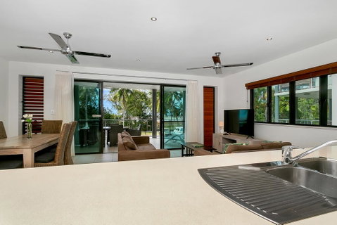Beachfront Apartment With Ocean Views (4) - Accommodation Cooktown 3
