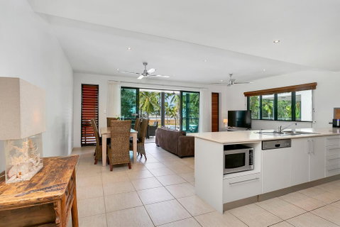 Beachfront Apartment With Ocean Views (4) - Accommodation Cooktown 2