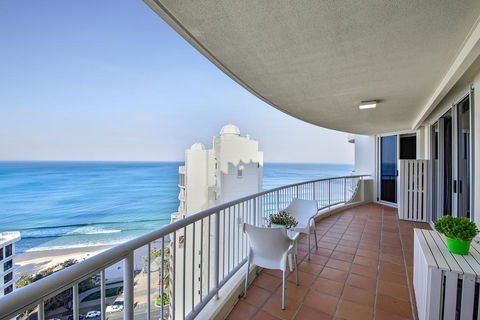 Beachfront Luxury 3 Bedroom In The Heart Of Surfers Paradise - Ocean Views Plus Indoor/outdoor Pool - Accommodation Cooktown 3