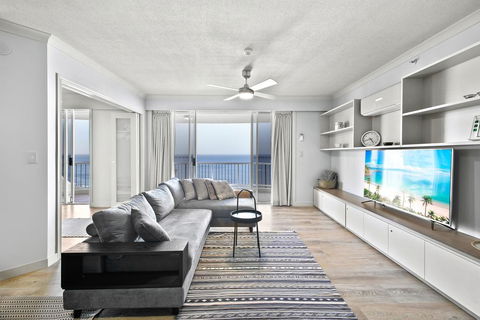 Beachfront Luxury 3 Bedroom In The Heart Of Surfers Paradise - Ocean Views Plus Indoor/outdoor Pool - Accommodation Cooktown 0