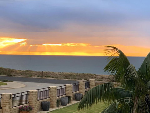 Relaxing Getaway Beachfront Access Multi Family Pets Mandurah - Accommodation Cooktown 1