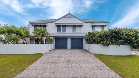 RED Rock - Townhouse In Town - Accommodation Cooktown 0