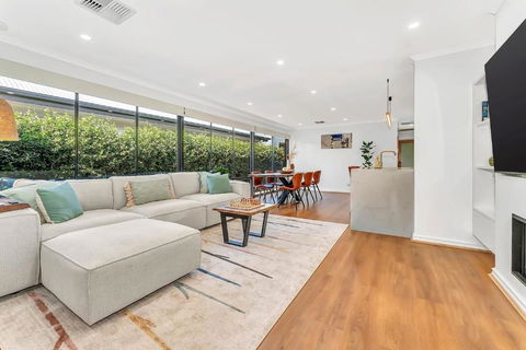 Redbrick Retreat - Generous Coastal Escape - Accommodation Cooktown 0