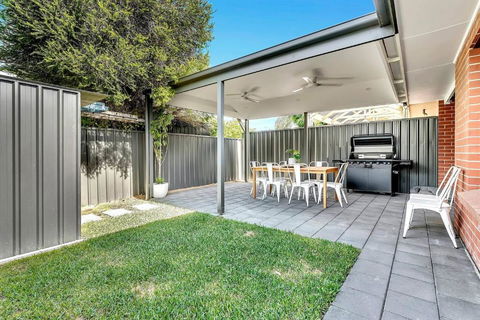 Redbrick Retreat - Generous Coastal Escape - Accommodation Cooktown 3