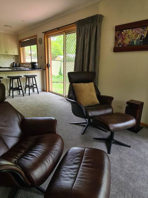 REDGUM RETREAT BRIGHT - Luxury Spa Villa - Accommodation Cooktown 0