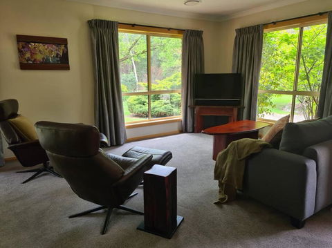 REDGUM RETREAT BRIGHT - Luxury Spa Villa - Accommodation Cooktown 2