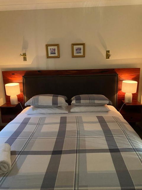 REDGUM RETREAT BRIGHT - Luxury Spa Villa - Accommodation Cooktown 1