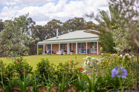 Redims Hill Cottage - Accommodation Cooktown 0