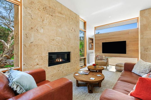 REFRESH At Lonnie - Accommodation Cooktown 0