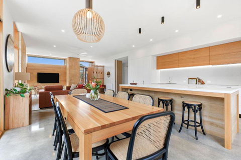 REFRESH At Lonnie - Accommodation Cooktown 1