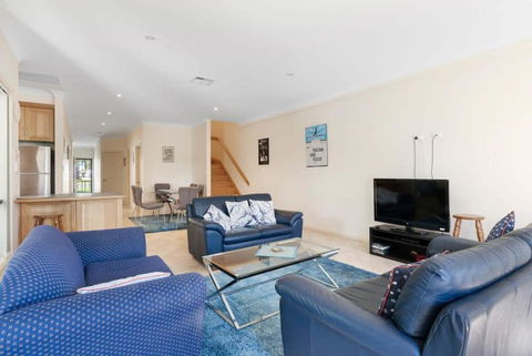 Relax On Charles St - 4A Charles Street Port Elliot - BYO Linen - Accommodation Cooktown 1