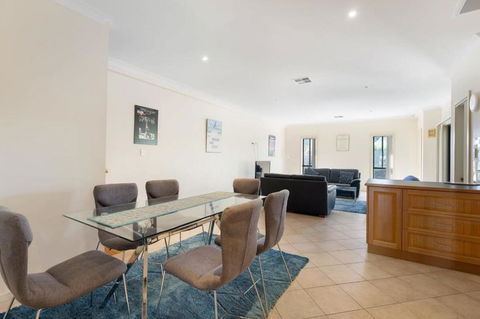 Relax On Charles St - 4A Charles Street Port Elliot - BYO Linen - Accommodation Cooktown 2