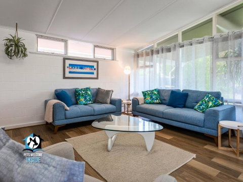 Renovated 3BR One Street To Beach - Accommodation Cooktown 1