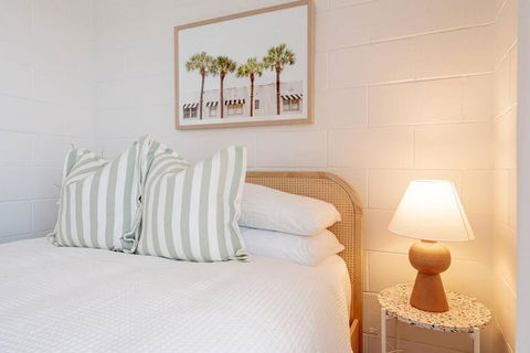 Renovated Apartment With Ocean Views - Accommodation Cooktown 3