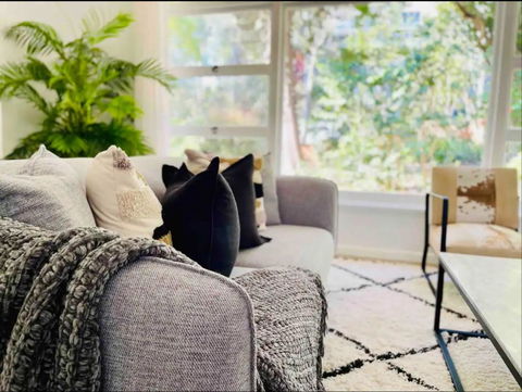 Renovated Charming & Cozy House (Walk To Station) - Accommodation Cooktown 1