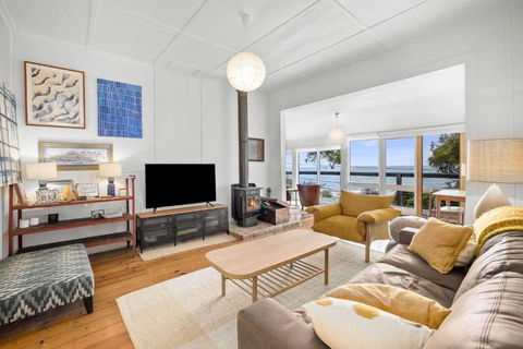 Retro Beach Vibes - Accommodation Cooktown 1