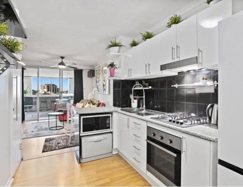 Retro Chic Vibes, Tropical Pool & Prime Location - Accommodation Cooktown 3