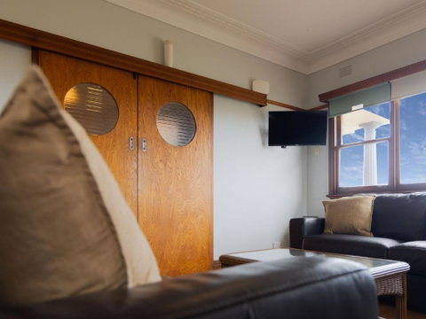 Retro Retreat - Accommodation Cooktown 2