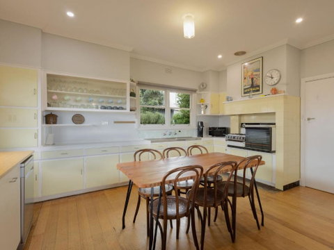 Retro Retreat - Accommodation Cooktown 3