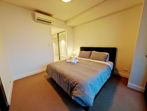 Rhodes Two Bedroom Apartment With Fantastic Water View - Accommodation Cooktown 1