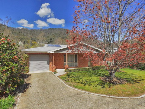 Right In Bright - Accommodation Cooktown 1