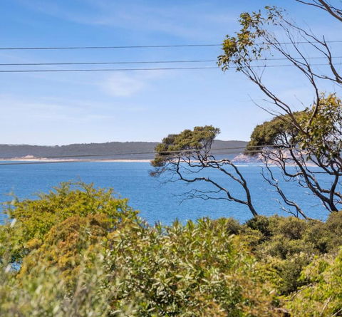 RIPVIEW In Old Lonnie - Accommodation Cooktown 1