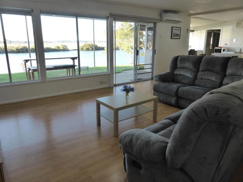 Riverfront Holiday House - Accommodation Cooktown 0