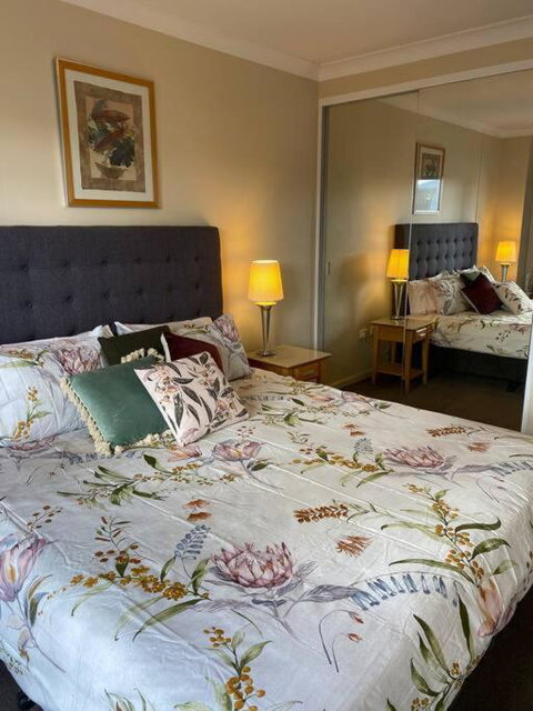 RIVERSIDE CITY VIEW PARKING NETFLIX WIFI WINE FREE - Accommodation Cooktown 1