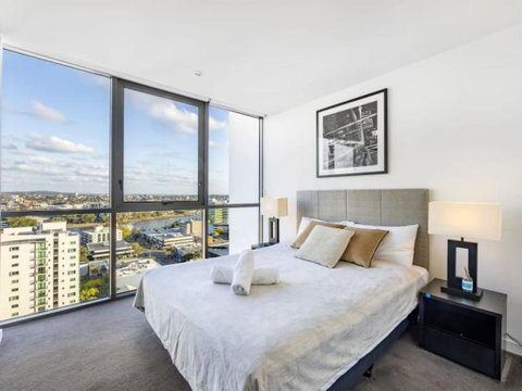 Riverview 2BR Delicate Apt, 1min To Train Station - Accommodation Cooktown 3
