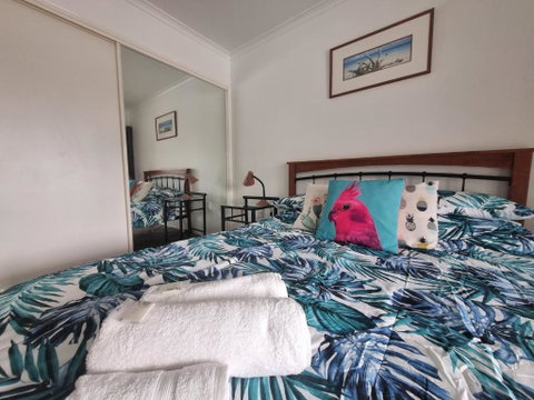 Residential Two-bedroom Unit On The Strand, Self-check In, Wi-fi - Accommodation Cooktown 2