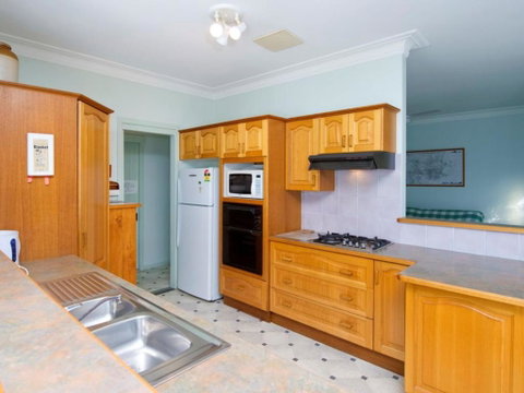 Salamander Beach Front - Accommodation Cooktown 3