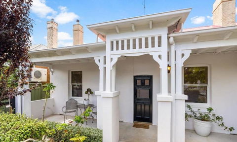 Roseland Cottage - CBD Heritage - Accommodation Cooktown 0