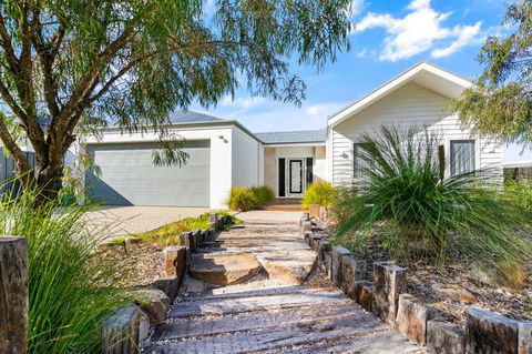 Ryze N Shine I Private Properties - Accommodation Cooktown 0
