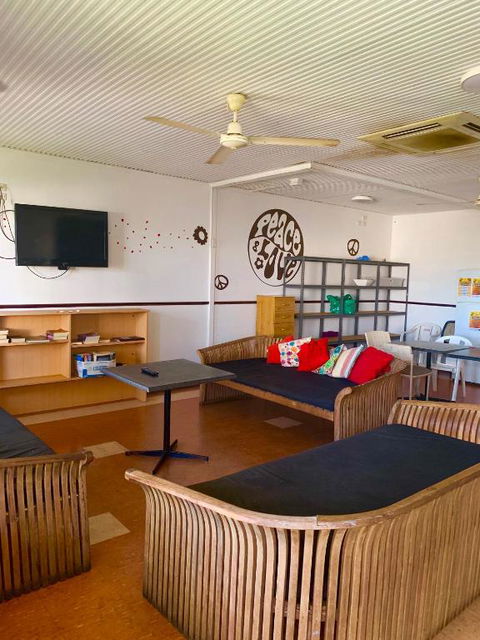 Roey Backpackers And Party Bar - Accommodation Cooktown 3