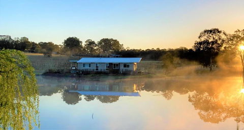 Romantic Lakehouse Set In A Private Vineyard In The Hunter Valley - Accommodation Cooktown 1