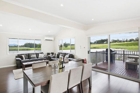 Romantic Lakehouse Set In A Private Vineyard In The Hunter Valley - Accommodation Cooktown 2