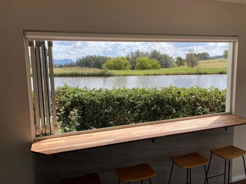 Romantic Lakehouse Set In A Private Vineyard In The Hunter Valley - Accommodation Cooktown 3