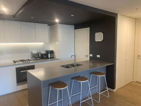 Rooftop Infinity Pool - St Kilda Luxury - Accommodation Cooktown 1