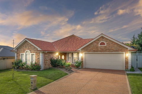 Roselawn Manor - 5 Bedroom Entertainer - Accommodation Cooktown 1